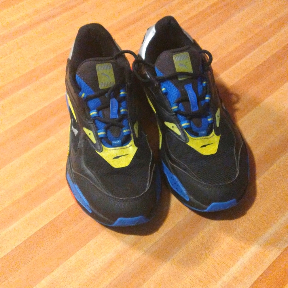 Boys sneakers